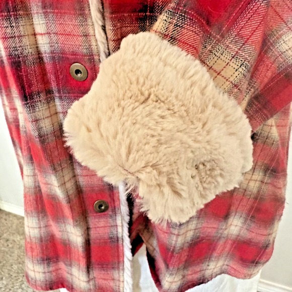 White Crow Shacket Size Large Red Cream Black Plaid Hooded Flannel Faux Fur‎ - Picture 3 of 15
